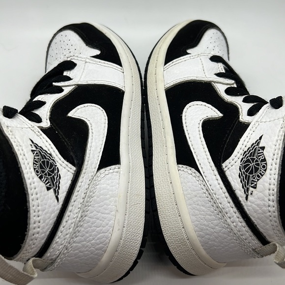 Youth 2018 Jordan 1 Mid PS Tuxedo 640734-113 - Picture 9 of 12